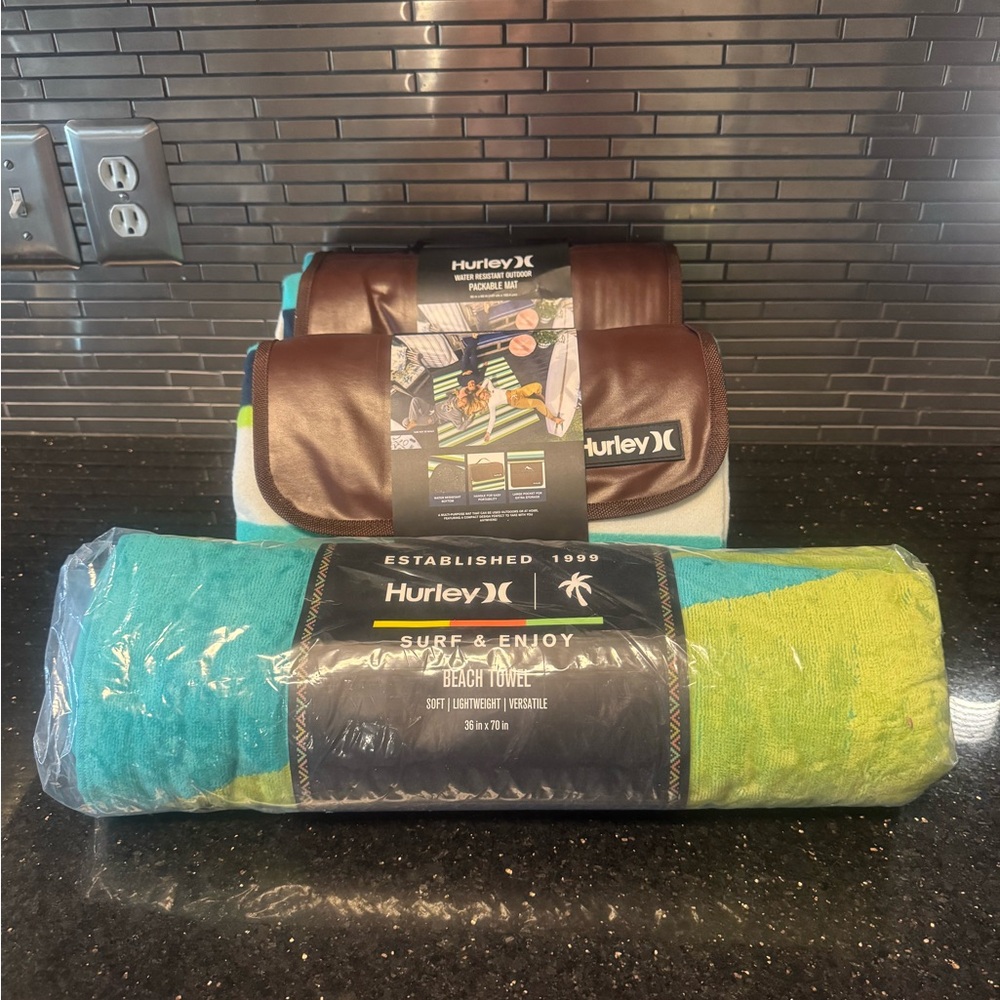 Hurley Surf & Enjoy Beach Towel and 2 Water Resistant Beach Mats (Teal & Lime)